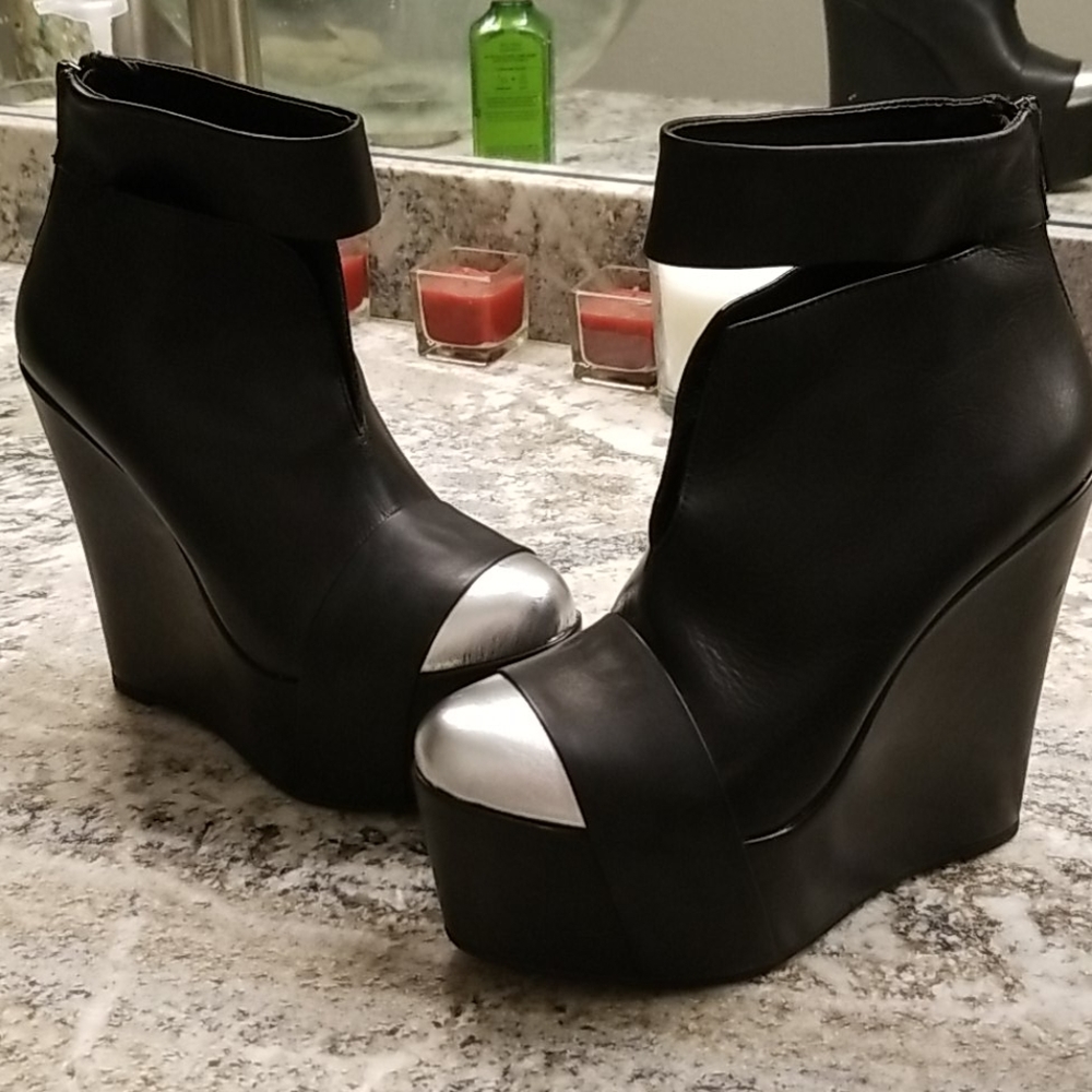 I DESIRE Booties